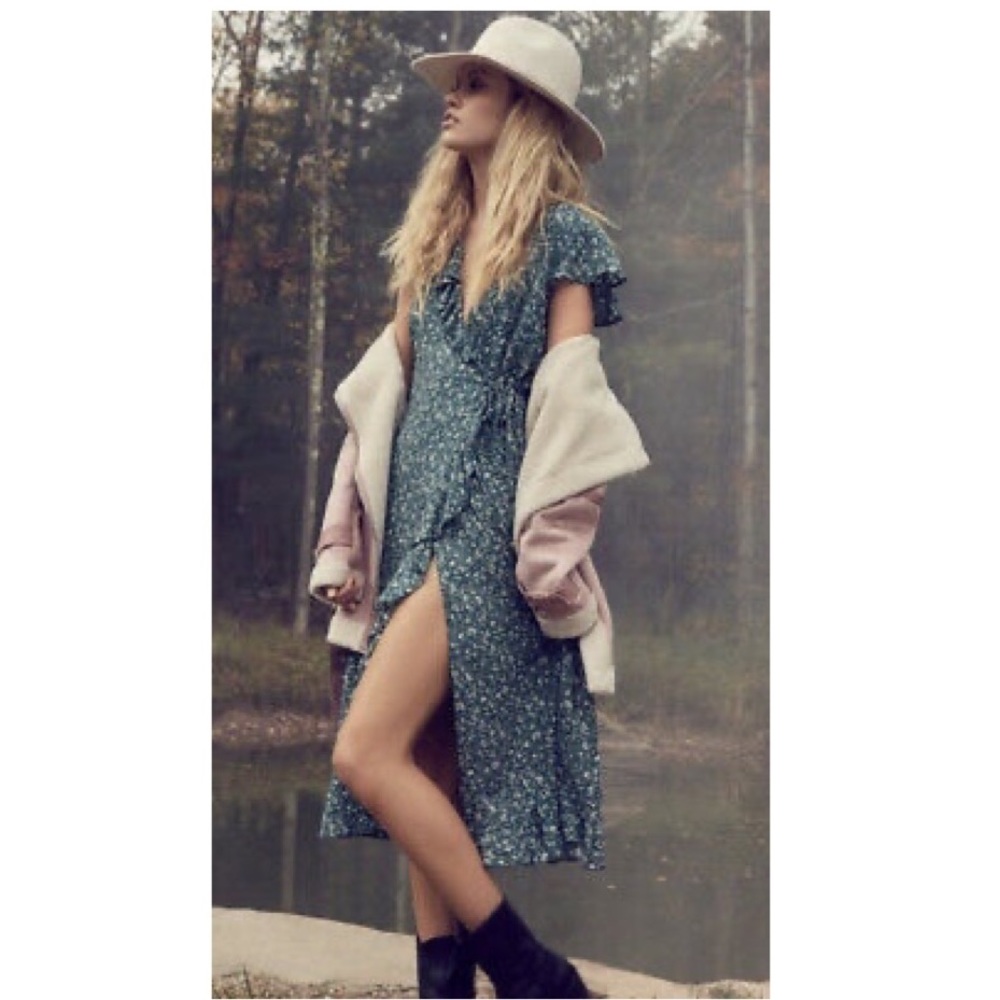 ✨SALE✨Urban Outfitters | | Midi Wrap Dress
